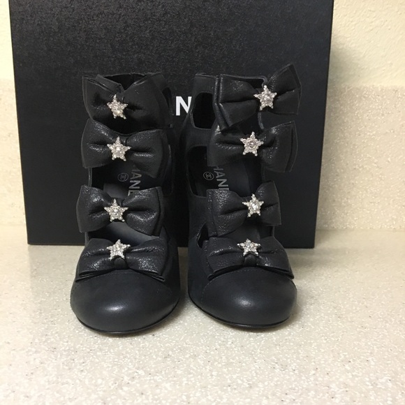 CHANEL Bow Heel Black Leather Size 39 - Picture 3 of 8